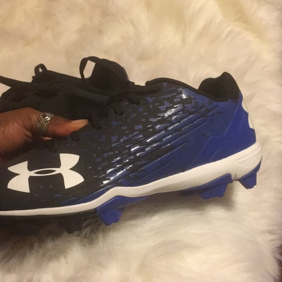 Under armour shoes - Picture 3 of 8